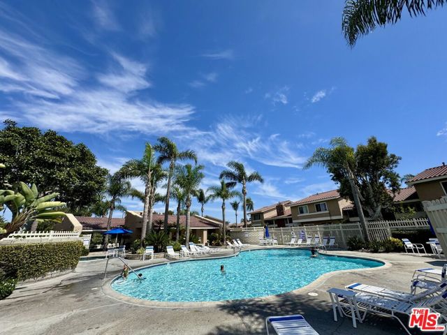 7756 Sailboat Circle, Huntington Beach CA: https://media.crmls.org/mediaz/a575b02d-1469-4cd9-b4b6-5b1149260232.jpg