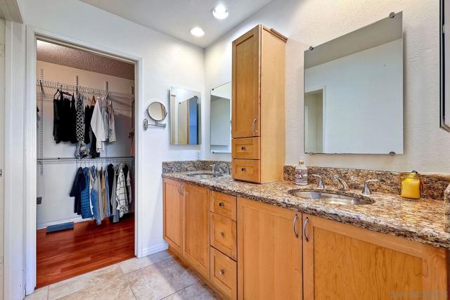 3625 Country Meadow Ln, Escondido CA: https://media.crmls.org/mediaz/a575c02c-d1ef-4d3b-9a2b-e36af261ab50.jpg