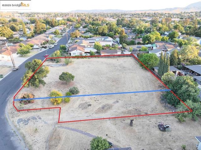 1806 Blossom Drive, Antioch CA: https://media.crmls.org/mediaz/a575f343-6b80-40b2-b416-3e3b22668cb8.jpg