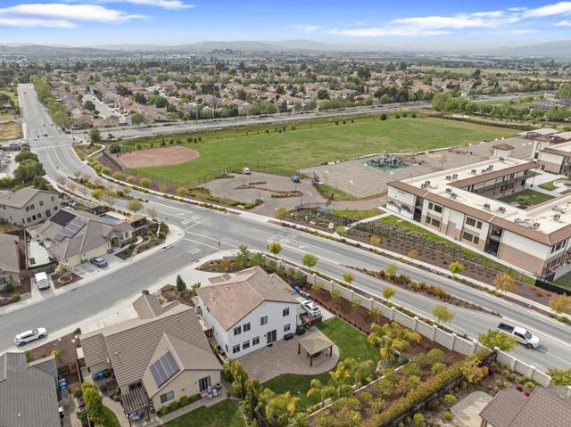 1515 Sunflower Drive, Hollister CA: https://media.crmls.org/mediaz/a5761e5d-4464-48e7-84c3-d28a3ea32d8c.jpg
