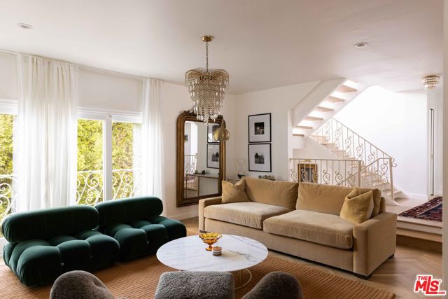 9809 Beeson Drive, Beverly Hills CA: https://media.crmls.org/mediaz/a5762e3a-39ba-4f66-96cf-d9249d199133.jpg