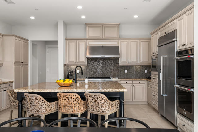 80450 Platinum Way, La Quinta CA: https://media.crmls.org/mediaz/a576444f-4fb6-4106-ae95-074397f1c3e9.jpg