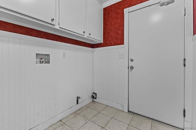 39493 Diego dr, Temecula CA: https://media.crmls.org/mediaz/a576f2ad-d7e7-442d-9293-7c1d25763c62.jpg