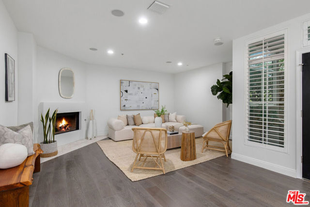 10523 Selkirk Lane, Los Angeles CA: https://media.crmls.org/mediaz/a57741b0-08b1-4a85-b803-1531414e78cd.jpg