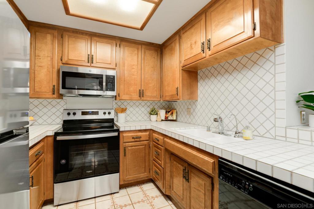 750 State St. - photo 10