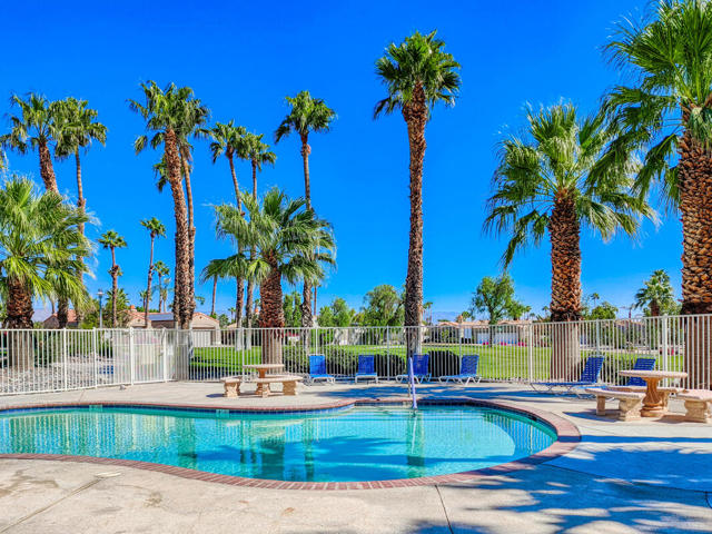 642 E Daisy Street, Palm Springs CA: https://media.crmls.org/mediaz/a57785b7-e098-4eb5-9f89-2960b2466fb4.jpg