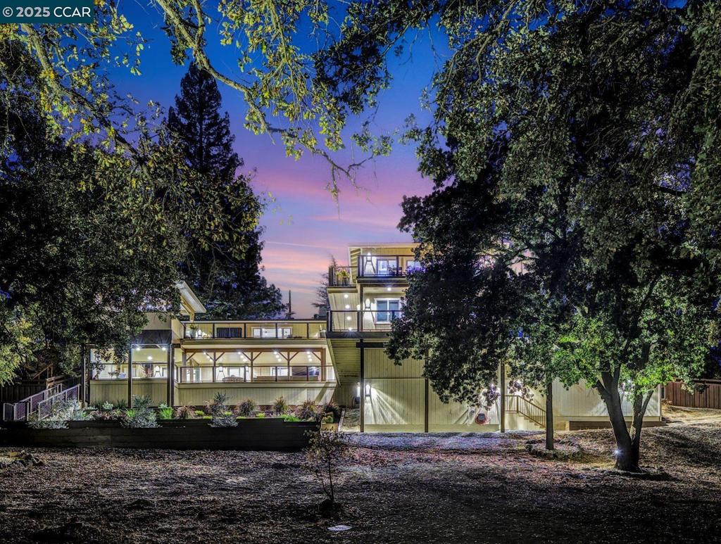 https://media.crmls.org/mediaz/a577a99b-9d18-41a2-8825-78e80940fa03.jpg?preset=X-Large