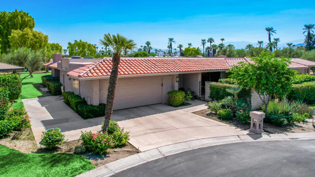 5 Fordham Court, Rancho Mirage CA: https://media.crmls.org/mediaz/a577ed3a-7d5a-4846-82ff-56d0c3e0d329.jpg
