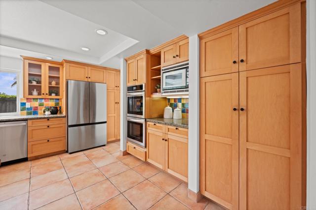 1033 Via Mil Cumbres, Solana Beach CA: https://media.crmls.org/mediaz/a5780ff6-5f9e-44ae-8279-90f414fe9003.jpg