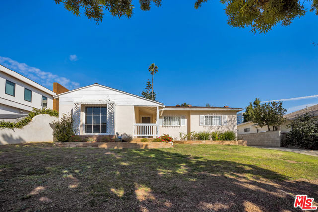 First time on the market since 1963. Great development opportunity on this 9016 sq ft lot in the coveted College streets. Beautiful barrel and beamed living room with fireplace. 3 spacious bedrooms, 2 bathrooms and separate laundry room. Close to shopping, restaurants and transportation.