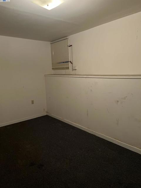 909 Alice St, Oakland CA: https://media.crmls.org/mediaz/a578fdee-799b-4a98-9fa8-8a4e4c8c10e9.jpg