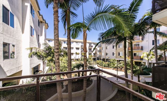 13200 Pacific, Playa Vista CA: https://media.crmls.org/mediaz/a5795036-4970-477a-84c9-4cfc2771468c.jpg