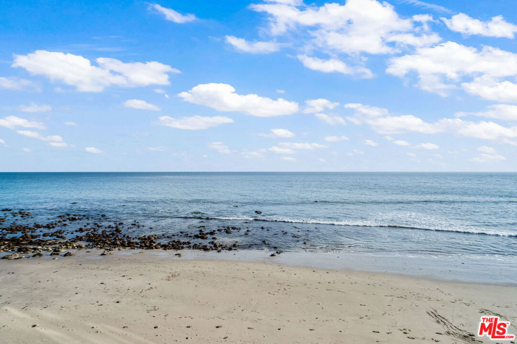 https://media.crmls.org/mediaz/a579915a-41c4-4fea-9d78-6d8d865656ba.jpg?preset=X-Large