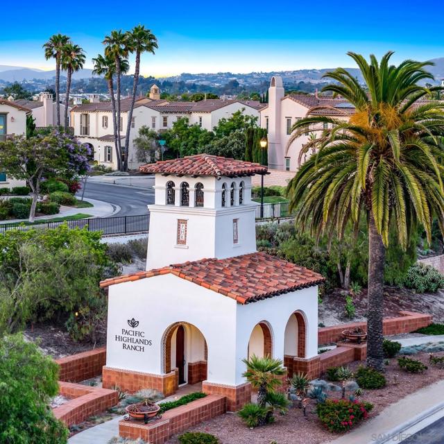 13459 Ginger Glen Dr, San Diego CA: https://media.crmls.org/mediaz/a579eddd-71a8-4cf6-9e2d-09d04960cdab.jpg