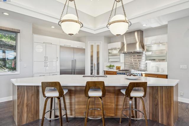 11 Leslyn Lane, Lafayette CA: https://media.crmls.org/mediaz/a57b75b5-05a2-454b-8caa-92443c0c5e37.jpg