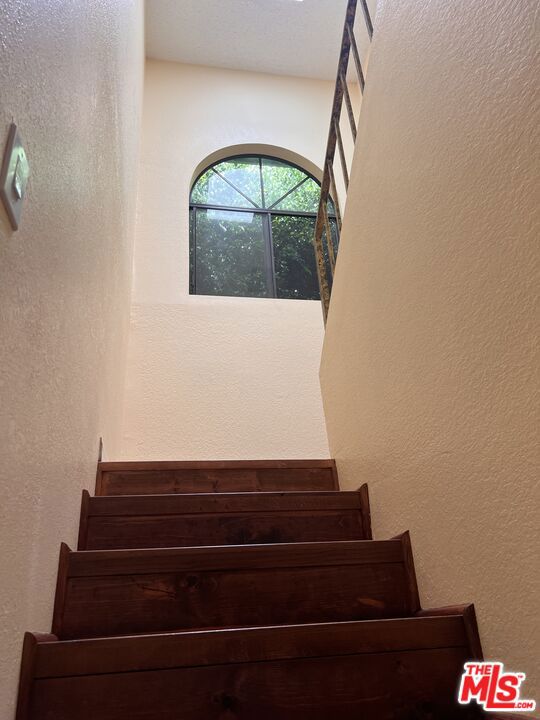 4345 W 154th Street, Lawndale CA: https://media.crmls.org/mediaz/a57bea6f-39e9-4ec3-955d-42f151620b6f.jpg