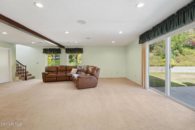 3034 Rollings Avenue, Thousand Oaks CA: https://media.crmls.org/mediaz/a57c47f9-8dba-4547-8a21-ef11fc232b28.jpg