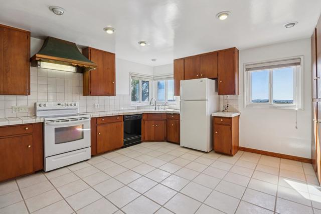 Detail Gallery Image 16 of 70 For 2397 Mira Sol Dr, Vista,  CA 92084 - 3 Beds | 2 Baths