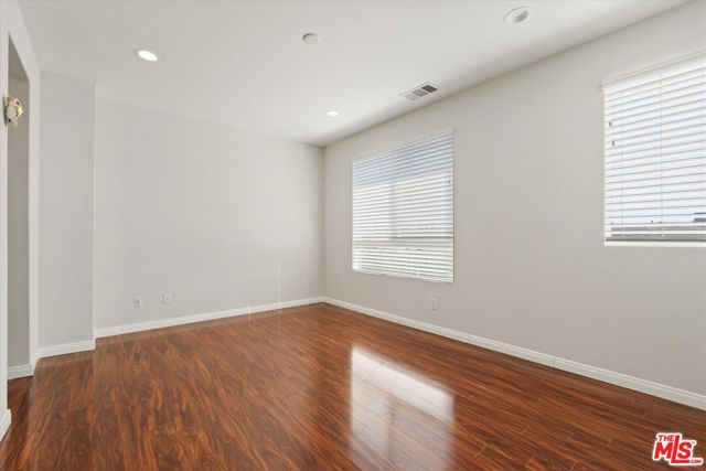 13225 Victory Boulevard photo 19