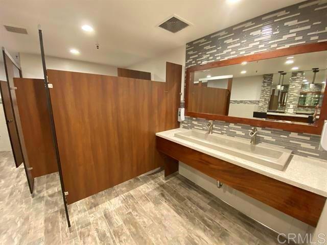 999 N Pacific Street, Oceanside CA: https://media.crmls.org/mediaz/a57df120-7cf9-4504-b354-76ac29df0c35.jpg