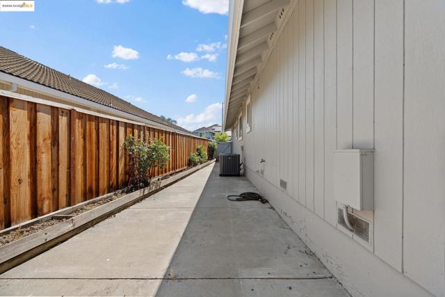5521 Lanai Ct, Discovery Bay CA: https://media.crmls.org/mediaz/a57e09f2-04e7-440e-9d35-99c640e9c8a3.jpg