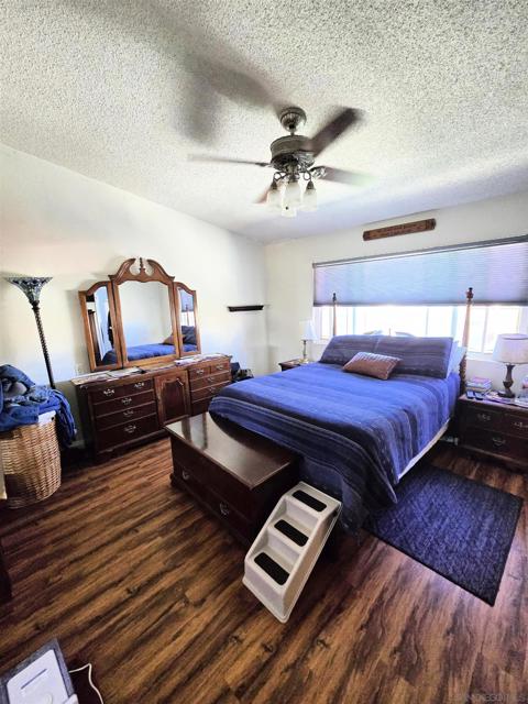 1552 Merlot Ct, Vista CA: https://media.crmls.org/mediaz/a57ea856-5497-458b-b52e-39aec4b3d04b.jpg