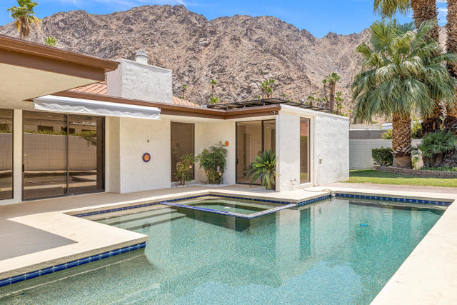 46428 War Bonnet Circle, Indian Wells CA: https://media.crmls.org/mediaz/a57eb752-3830-49a2-983a-b6f2ff1ffac5.jpg