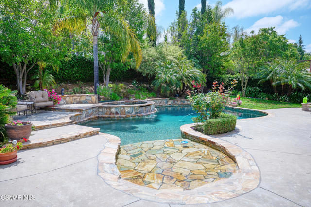 4566 Bluewood Court, Moorpark CA: https://media.crmls.org/mediaz/a57ec02e-7fff-469e-9360-c5d3afc01109.jpg
