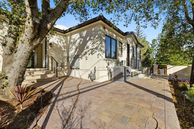 18071 Saratoga Los Gatos Road, Monte Sereno CA: https://media.crmls.org/mediaz/a57edf54-5aba-4bf0-b512-5f95908d0d4d.jpg