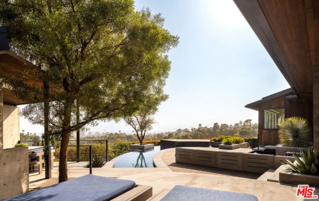 2532 Canyon Oak Dr, Los Angeles CA: https://media.crmls.org/mediaz/a57f28c3-ed89-4428-bd74-7d0db4e25870.jpg