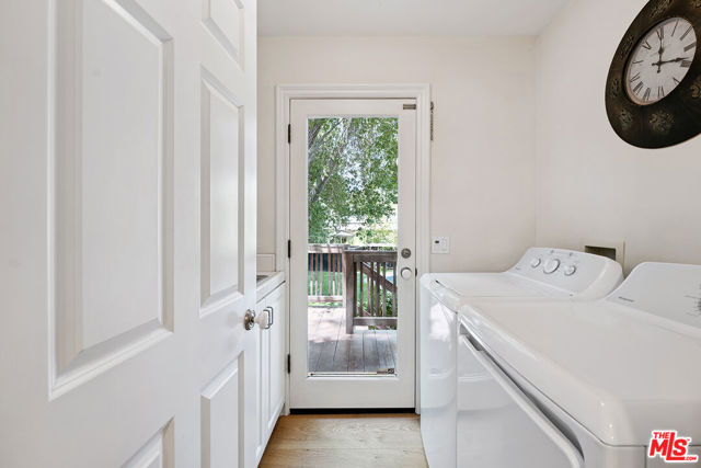 23040 Blue Bird Drive, Calabasas CA: https://media.crmls.org/mediaz/a57f2aa4-f78a-4f90-bc19-e6a3bdf5bf92.jpg