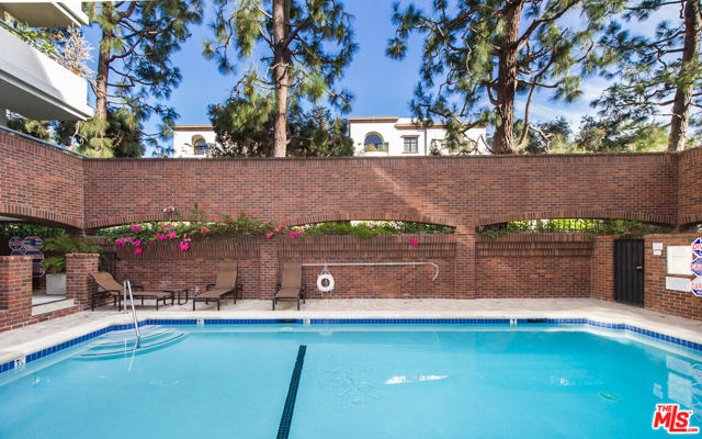 200 N Swall Drive, Beverly Hills CA: https://media.crmls.org/mediaz/a57f537f-e1bb-4e34-8e73-cccd8cc6aa60.jpg