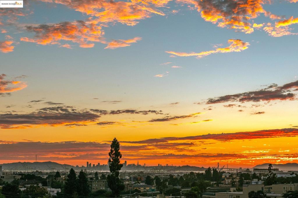 https://media.crmls.org/mediaz/a58039bc-2f48-4dd4-82d6-caf66b4585fd.jpg?preset=X-Large