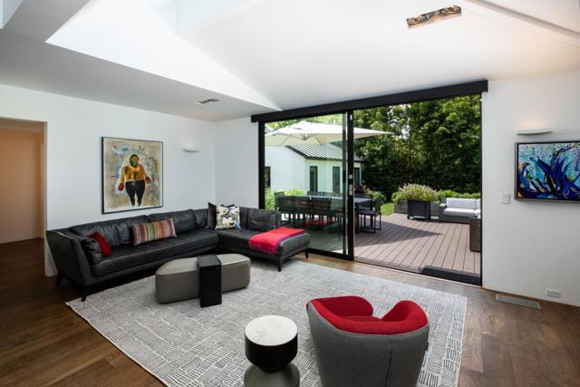 1409 Laurel Street, Menlo Park CA: https://media.crmls.org/mediaz/a580dbc4-58ed-47ce-9046-4adc511ea5a8.jpg
