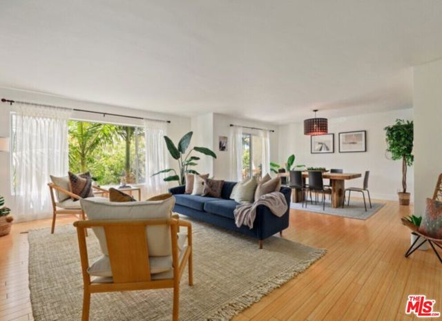 6624 Springpark Avenue, Los Angeles CA: https://media.crmls.org/mediaz/a580e79c-e2b1-4f2f-86a6-4f8dcde34683.jpg