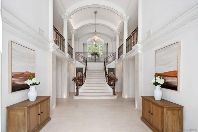 4540 Los Pinos, Rancho Santa Fe CA: https://media.crmls.org/mediaz/a5811ea9-cc05-4175-89ce-4be18954061e.jpg
