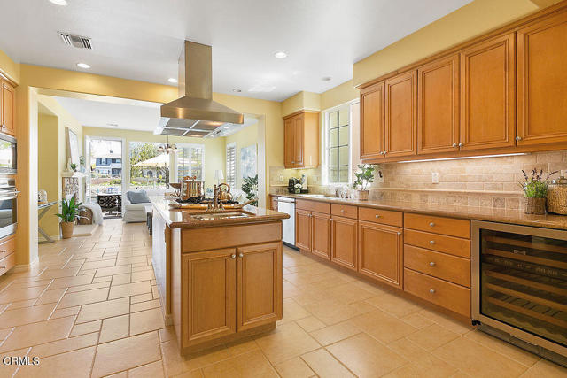 1464 Twin Tides Place, Oxnard CA: https://media.crmls.org/mediaz/a5813666-81ea-4518-b13e-4e370eb25a6b.jpg