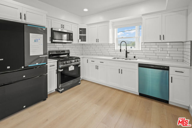 2700 Fletcher Drive, Los Angeles CA: https://media.crmls.org/mediaz/a58157ae-9098-41c9-99b9-5a200c688ef2.jpg