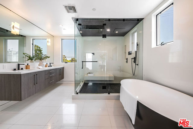 126 Thornton Place, Venice CA: https://media.crmls.org/mediaz/a58189de-9c78-43f0-b198-aa514ddd7759.jpg