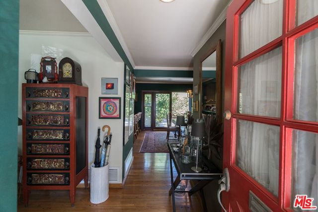 828 Courtland Street photo 3