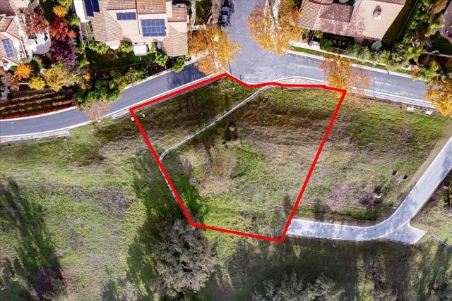 2860 Berwick Avenue, Gilroy CA: https://media.crmls.org/mediaz/a581ca06-3183-45eb-a4a8-afc555a98632.jpg