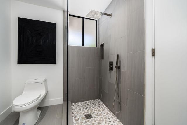 6 Amherst Court, Rancho Mirage CA: https://media.crmls.org/mediaz/a581d22f-268d-41d6-9a11-21d8f3f31151.jpg