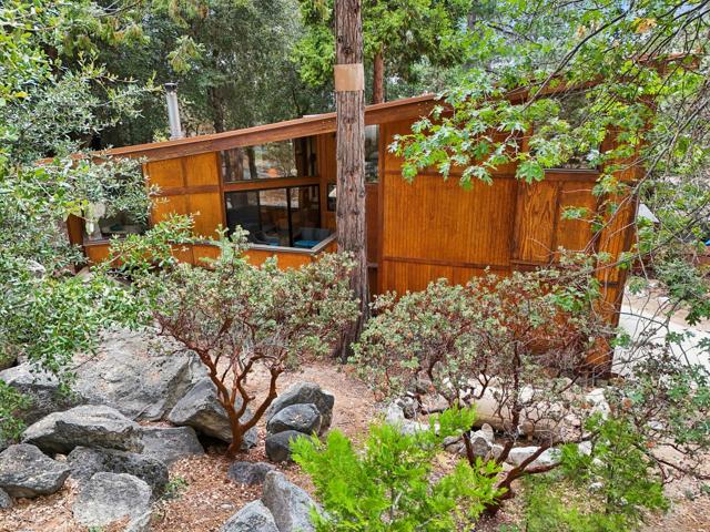 55491 Howland, Idyllwild CA: https://media.crmls.org/mediaz/a581d7f3-be08-442d-bdcf-a76029b3deec.jpg