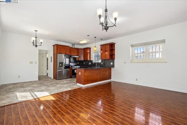 Image 3 of 22 For 913 35th Ave