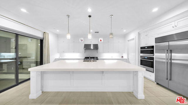12553 N Ridgeline Road, Porter Ranch CA: https://media.crmls.org/mediaz/a583c6f2-e839-4ec6-93e2-79cbdf15d449.jpg
