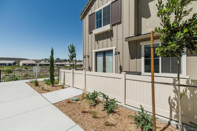 32395 Tannat Dr, Temecula CA: https://media.crmls.org/mediaz/a584cb3f-caa8-470c-8ed7-175ecb639486.jpg