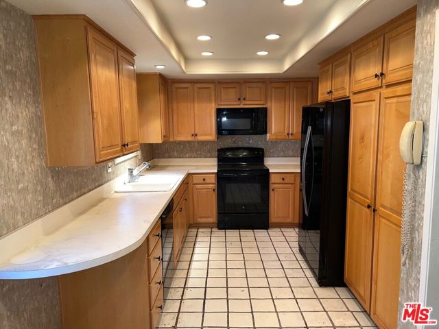 4919 Laurel Canyon Boulevard, 18 photo 5