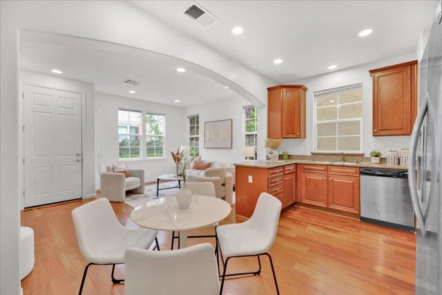 541 Ravenna Way, Hayward CA: https://media.crmls.org/mediaz/a585792e-f241-4d3f-863b-5d6fb9a54f47.jpg