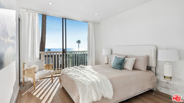 11862 Starfish Lane, Malibu CA: https://media.crmls.org/mediaz/a585c22d-51bf-408d-8e7b-e31a8f6e6023.jpg