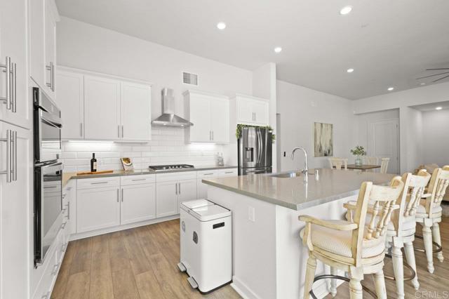 2035 Bravo Loop, Chula Vista CA: https://media.crmls.org/mediaz/a586237e-34f7-494e-b788-341cf19a660c.jpg